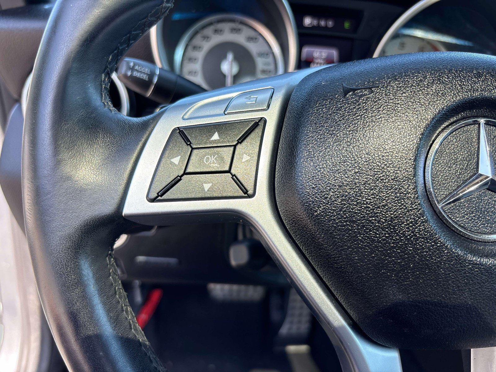 Used 2012 Mercedes-Benz SLK 350 image 18