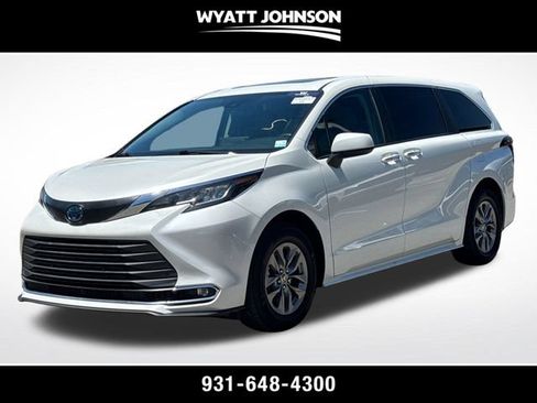 Used 2023 Toyota Sienna XLE FWD image 1