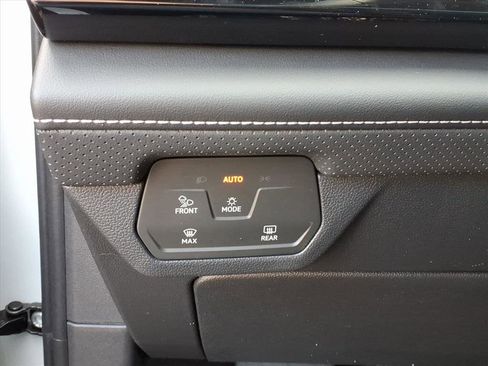 New 2026 Volkswagen Atlas Cross Sport SE AWD/4WD image 18