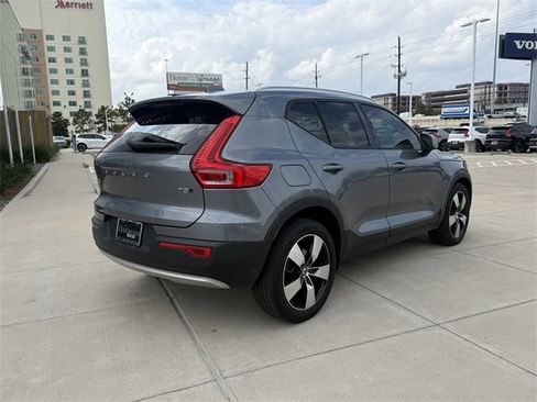 Used 2019 Volvo XC40 T5 Momentum image 5