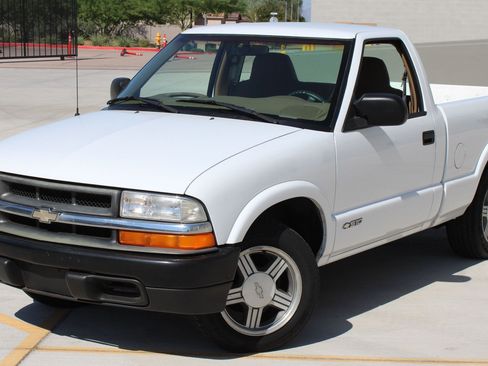 Used 1998 Chevrolet S10 Pickup 2WD Regular Cab image 2