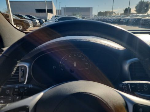Used 2019 Kia Sorento SX image 10