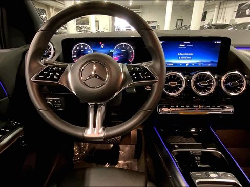 Used 2025 Mercedes-Benz GLA 250 image 5