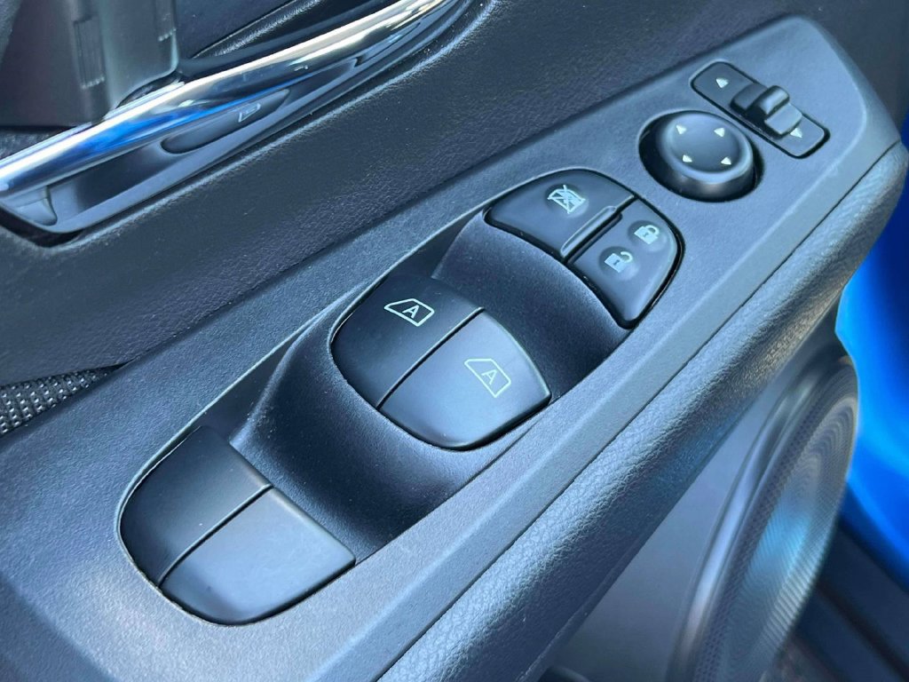 Used 2023 Nissan Kicks SV FWD image 19