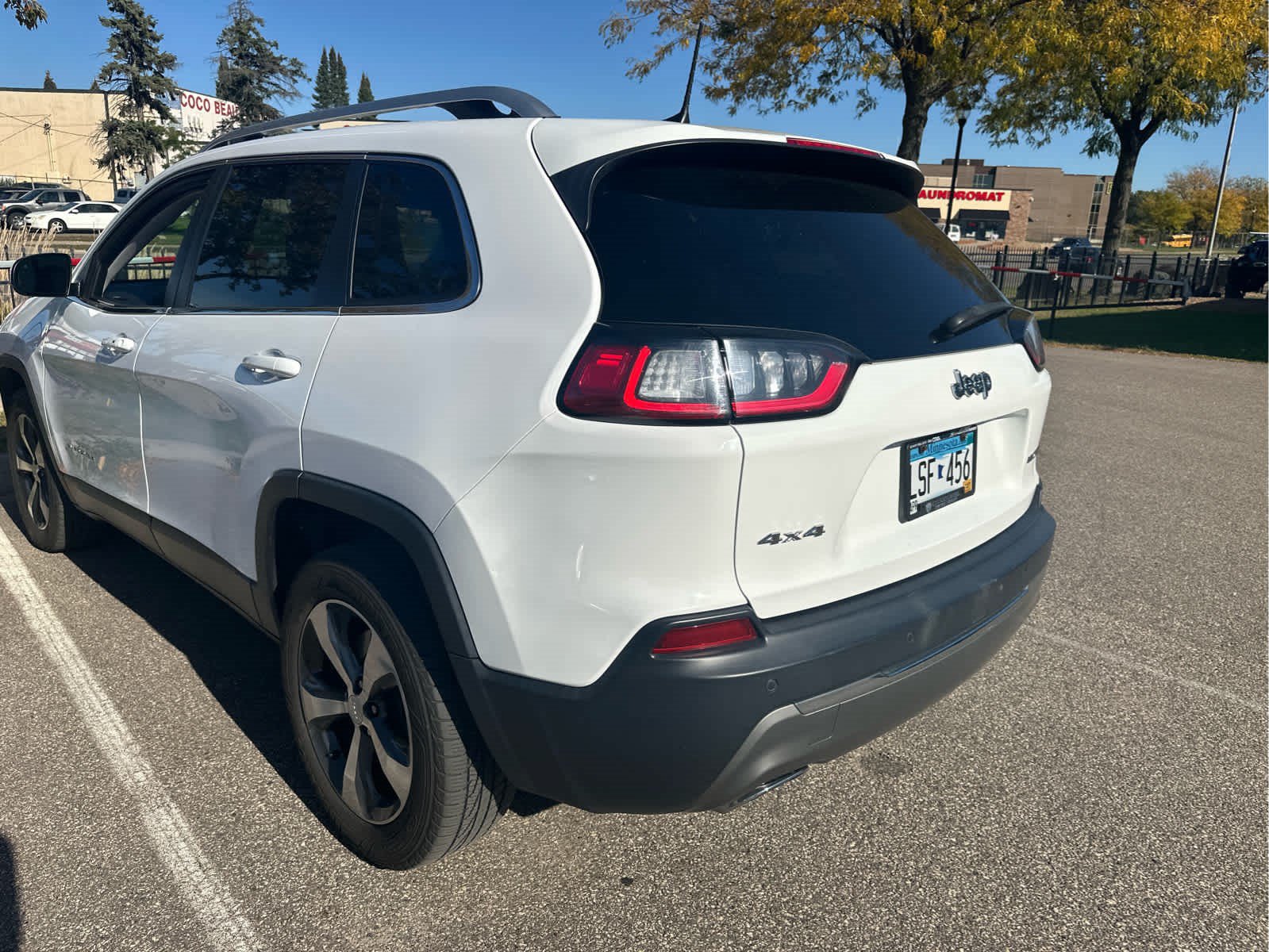 Used 2019 Jeep Cherokee Limited AWD/4WD image 2