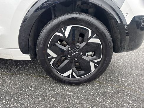 Used 2023 Kia Niro Wave w/ Wave Preserve Package image 32