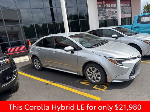 Used 2023 Toyota Corolla LE FWD image 3