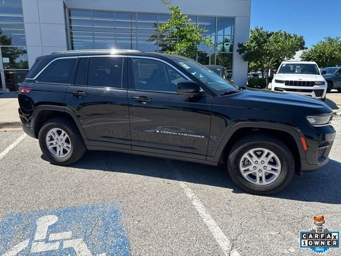 Used 2023 Jeep Grand Cherokee Laredo AWD/4WD image 31