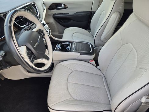 Used 2021 Chrysler Pacifica Limited w/ Premium & Safety Sphere Group AWD/4WD image 9