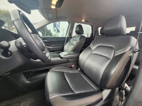 Used 2024 Nissan Pathfinder SL image 7