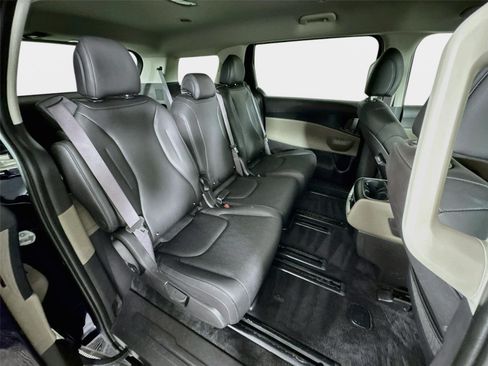 Certified 2025 Kia Carnival FWD image 27