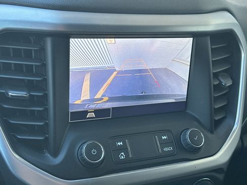 Used 2023 GMC Acadia SLT image 18