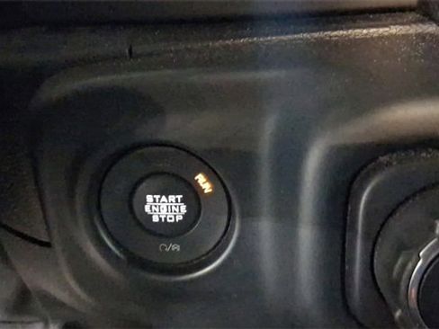 Used 2019 Jeep Wrangler Unlimited Sport S image 25