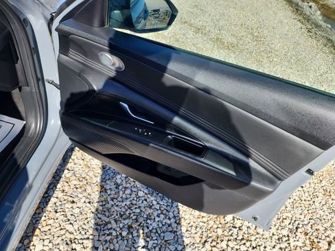 Used 2021 Hyundai Elantra SEL w/ Convenience Package image 12