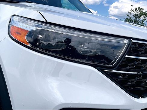 Used 2023 Ford Explorer XLT AWD/4WD image 26