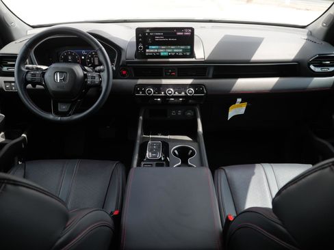 Used 2025 Honda Pilot Black Edition image 22
