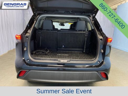 Used 2023 Toyota Highlander XLE AWD/4WD image 35