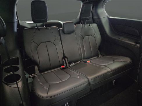 New 2026 Chrysler Pacifica Select w/ S Appearance Package image 32