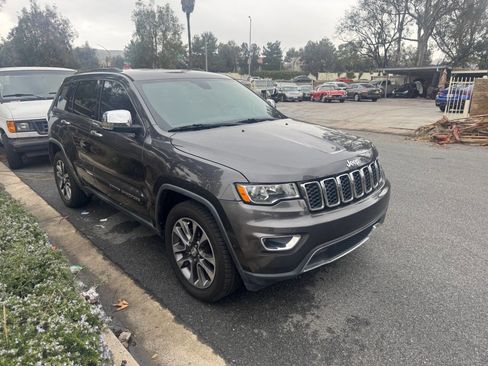 Used 2018 Jeep Grand Cherokee Limited image 2