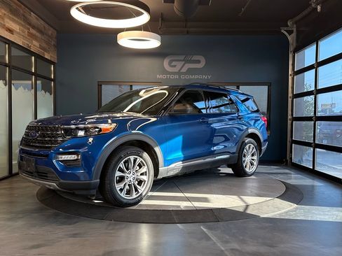 Used 2020 Ford Explorer XLT w/ Equipment Group 202A AWD/4WD image 7