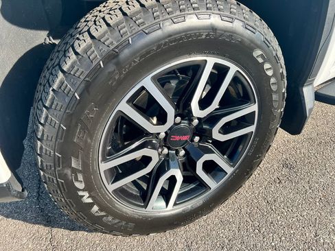 Used 2023 GMC Sierra 1500 AT4 w/ AT4 Premium Package image 24