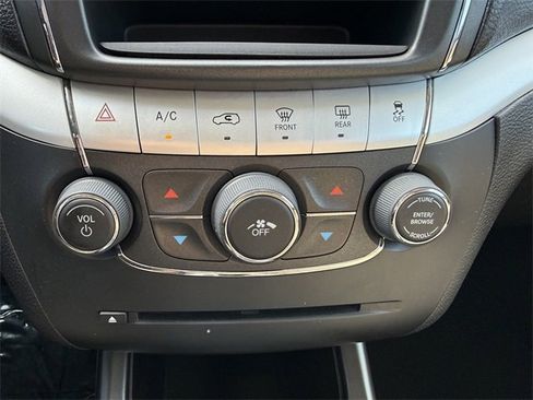 Used 2020 Dodge Journey SE image 51