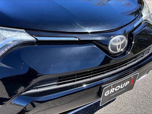 Used 2018 Toyota RAV4 XLE AWD/4WD image 32