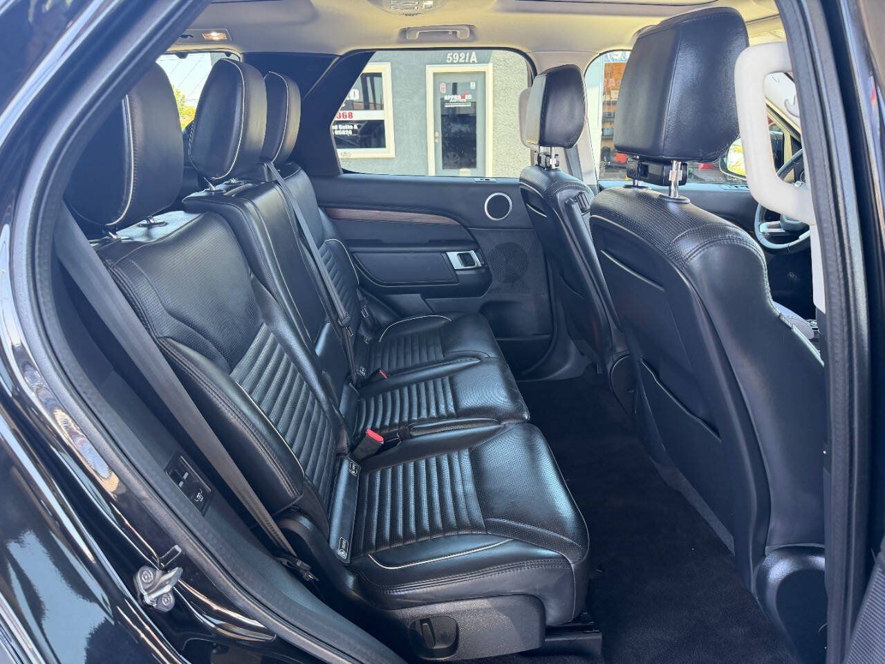 Used 2020 Land Rover Discovery HSE AWD/4WD image 15