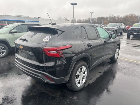 Used 2024 Chevrolet Trax LS image 2