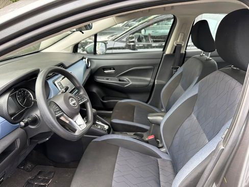 Used 2025 Nissan Versa SV FWD image 2