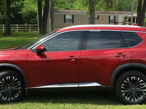 Used 2021 Nissan Rogue SL w/ Premium Package image 2