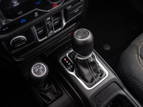 Used 2024 Jeep Wrangler Unlimited image 23