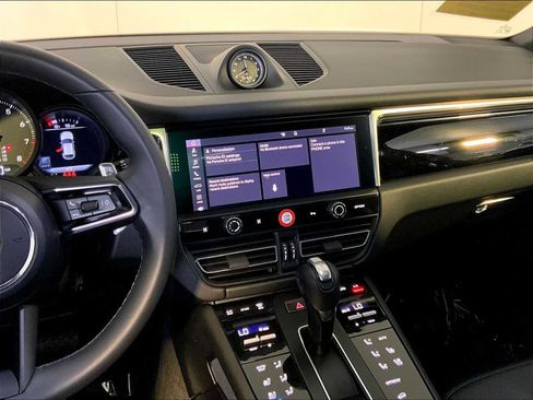 Certified 2026 Porsche Macan AWD/4WD image 16