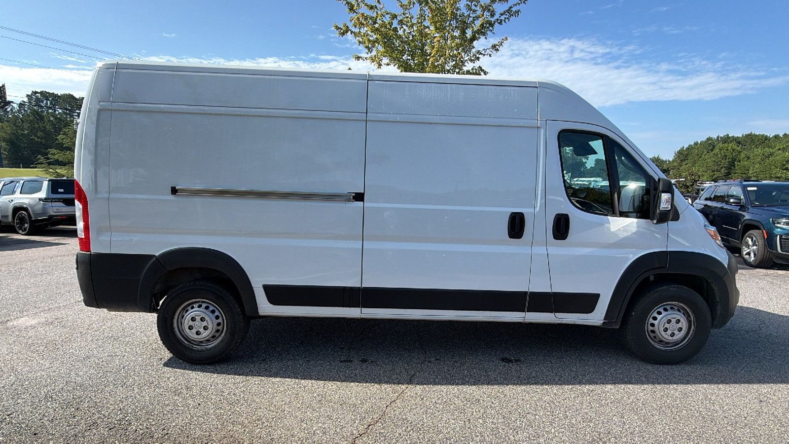 Used 2024 RAM ProMaster 2500 w/ Convenience Group FWD image 7