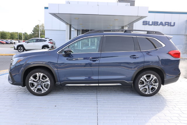 Used 2024 Subaru Ascent Limited w/ Technology Package AWD/4WD image 2