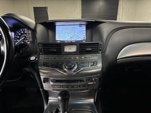 Used 2018 INFINITI Q70 L 3.7 image 15