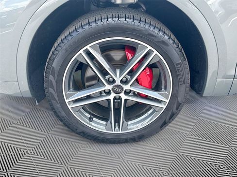 Certified 2025 Audi Q5 e Premium Plus w/ Premium Plus Package AWD/4WD image 32