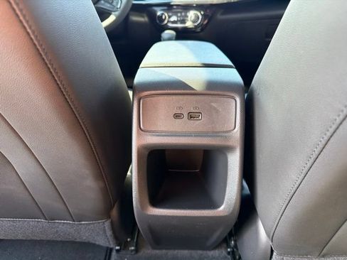 Used 2025 Chevrolet Trax RS w/ Sunroof Package FWD image 18