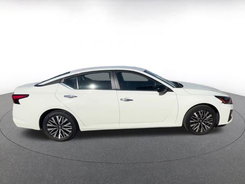 Used 2025 Nissan Altima 2.5 SV image 16