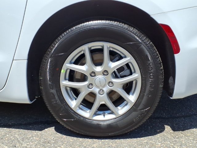 New 2027 Chrysler Pacifica Select FWD image 7