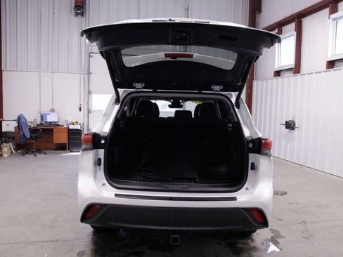 Used 2022 Toyota Highlander XLE AWD/4WD image 20