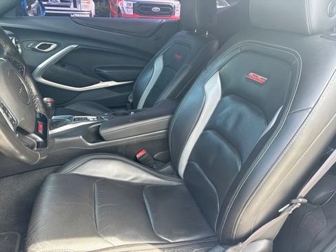 Used 2016 Chevrolet Camaro SS RWD image 6