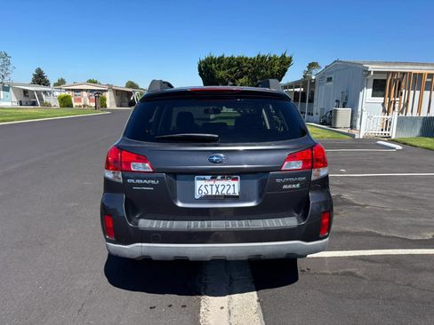 Used 2011 Subaru Outback 2.5i Premium AWD/4WD image 9
