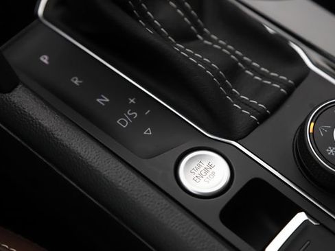 Used 2023 Volkswagen Atlas SE w/ Panoramic Sunroof Package image 25