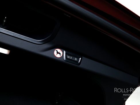 Used 2022 Rolls-Royce Cullinan Black Badge image 27