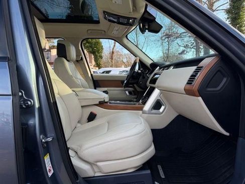 Used 2020 Land Rover Range Rover HSE image 9