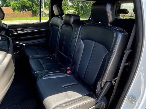 Used 2024 Jeep Wagoneer L Series II RWD image 27