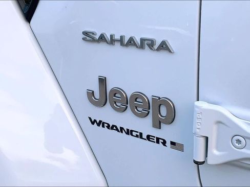 Used 2023 Jeep Wrangler Unlimited Sahara w/ LED Lighting Group AWD/4WD image 31