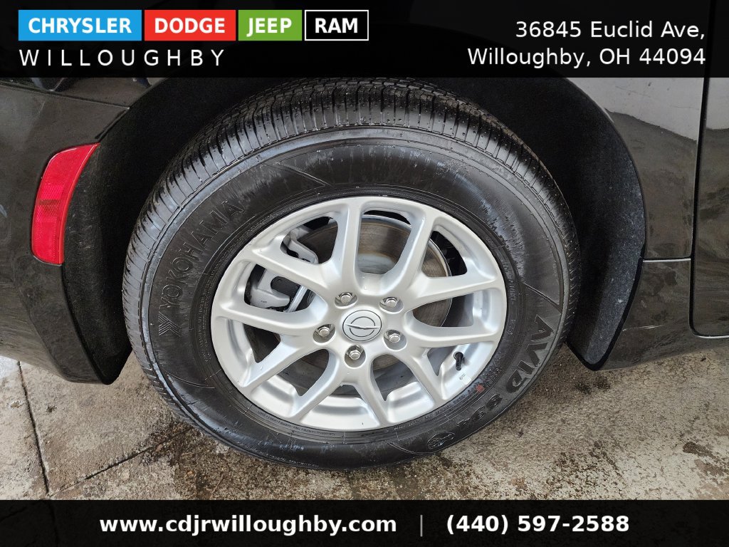 Used 2026 Chrysler Pacifica Select FWD image 38