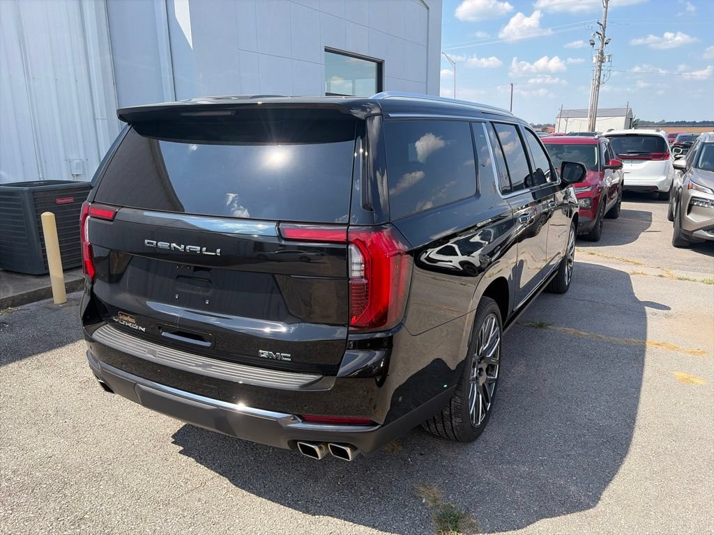 Used 2025 GMC Yukon XL Denali Ultimate w/ LPO, Floor Liner Package AWD/4WD image 6